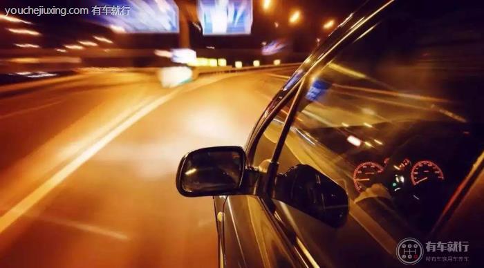 夜间驾驶人对事物的观察能力明显比白天差