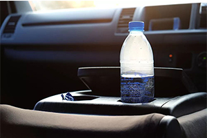 车内经过暴晒的水能喝吗？