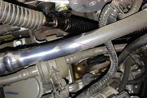 变速器传动轴油封漏油的原因是什么？如何诊断排除？