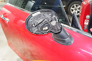 后视镜外壳掉了必须换整个吗