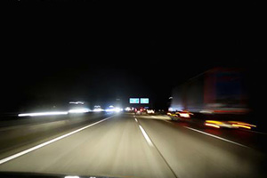夜间会车时距对向来车150米以内应使用近光灯