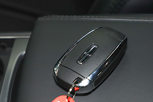 林肯mkz钥匙电池更换用匹配吗 林肯mkz遥控钥匙