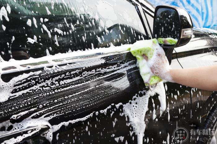汽车上的污渍怎么去除_如何去除车身表面的污物？