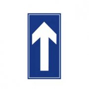 单行路直行标志是什么意思_单行路直行可以掉头和右转吗？
