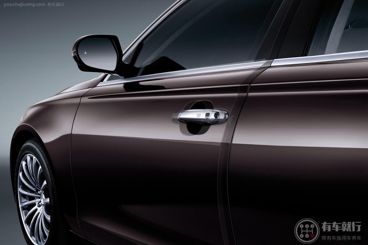 该车有电动吸合门功能