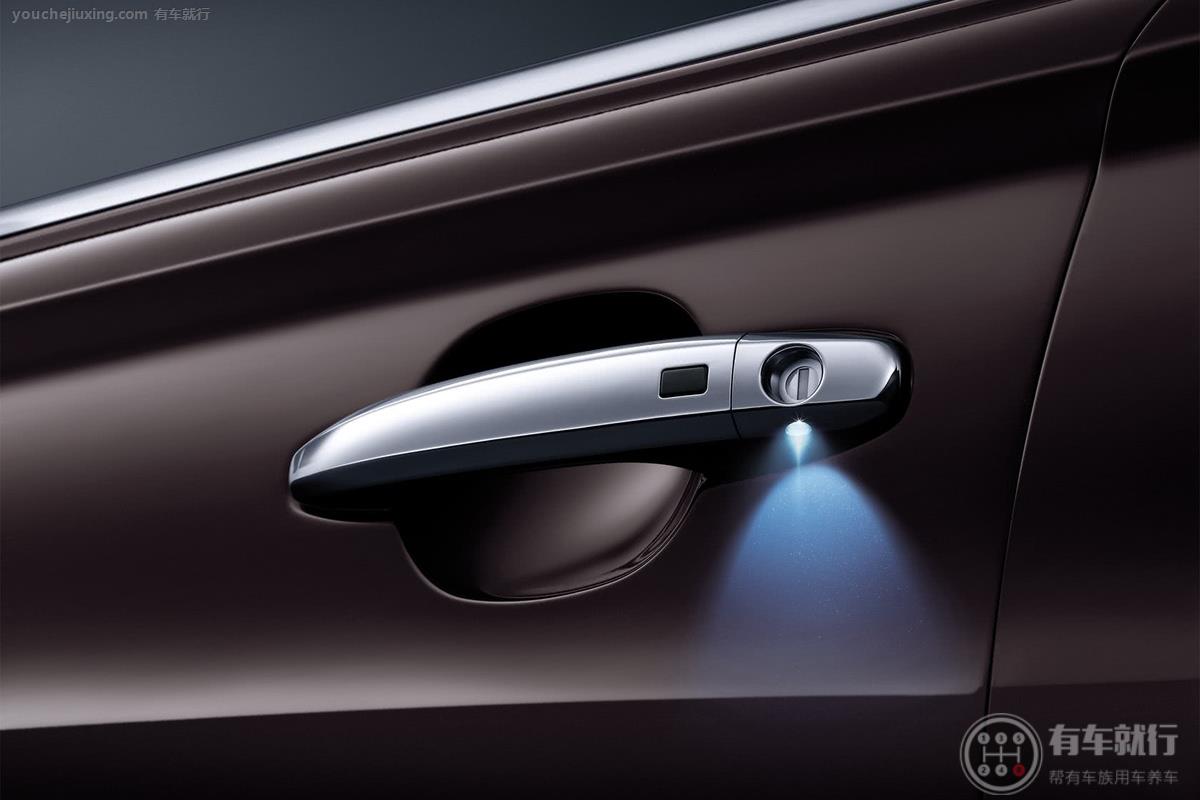 该车有激情的氛围灯