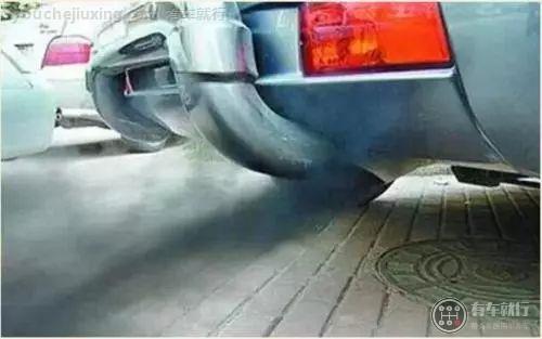 汽车新旧机油混用后排气异常冒黑烟