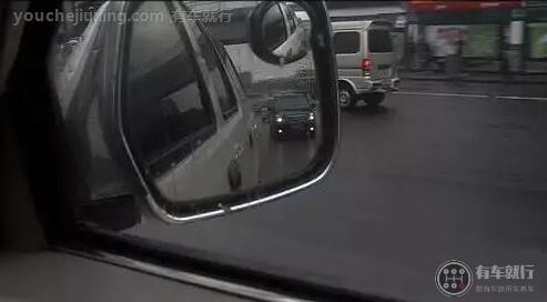 雨天开车不开灯会怎样有什么后果？拿生命开玩笑！