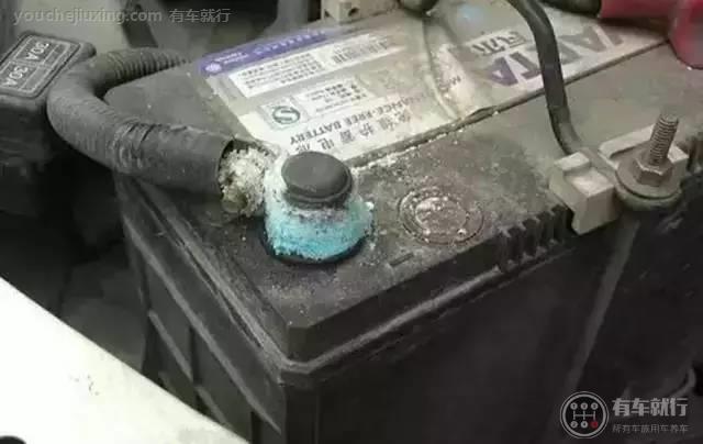 观察电瓶外观来判断电瓶好坏