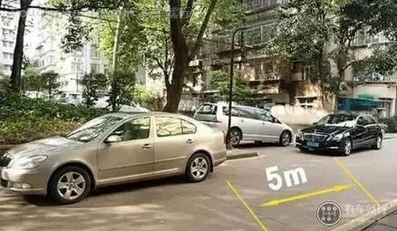 当轿车车头边缘刚好此时与前车的距离大概是5米