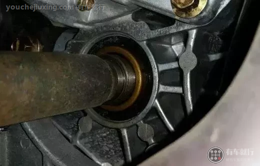 汽车半轴油封漏油怎么修