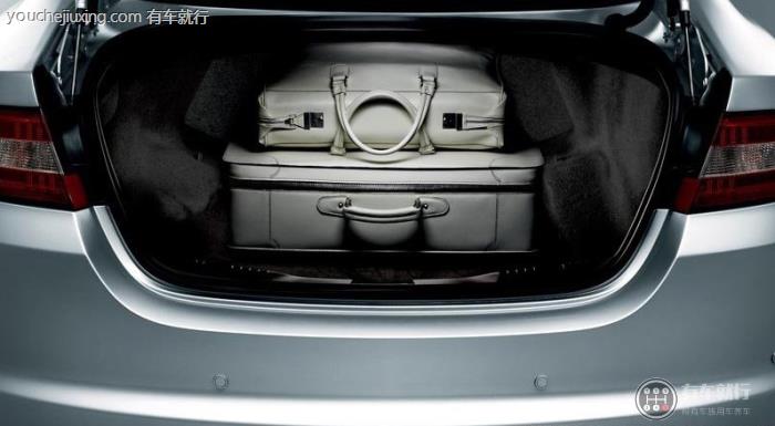 轿车后备箱能装500斤吗