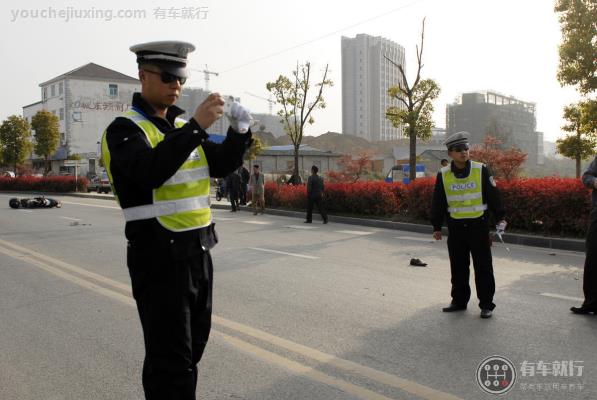 对方不签字能拿回驾驶证吗