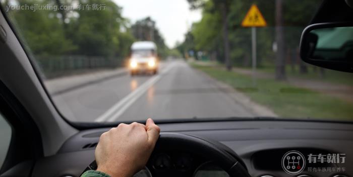 开车可以穿裙子吗 交通规定不能穿裙子开车吗
