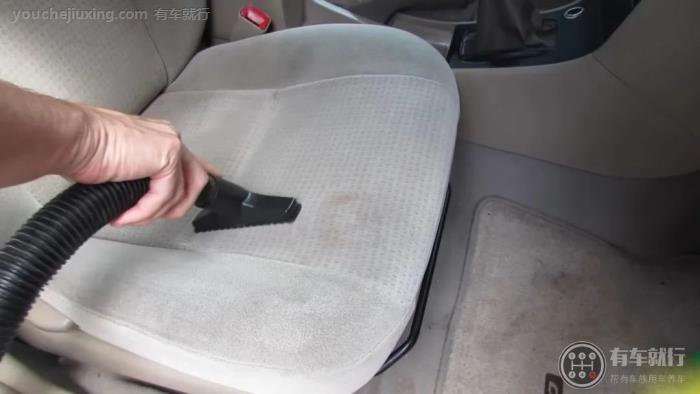 肉汤撒车里了发臭了怎么解决