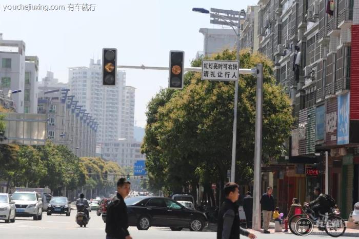 右转灯不亮可以右转吗