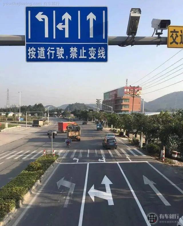 右转车道直行抓拍概率