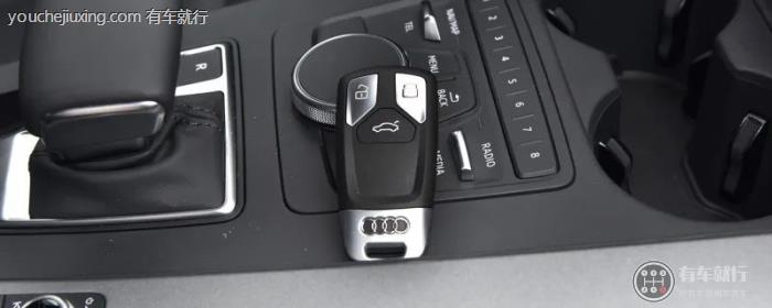 奥迪钥匙怎么换电池啊