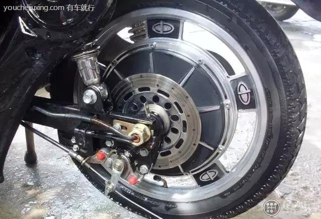 电动车后轮抱死推不动