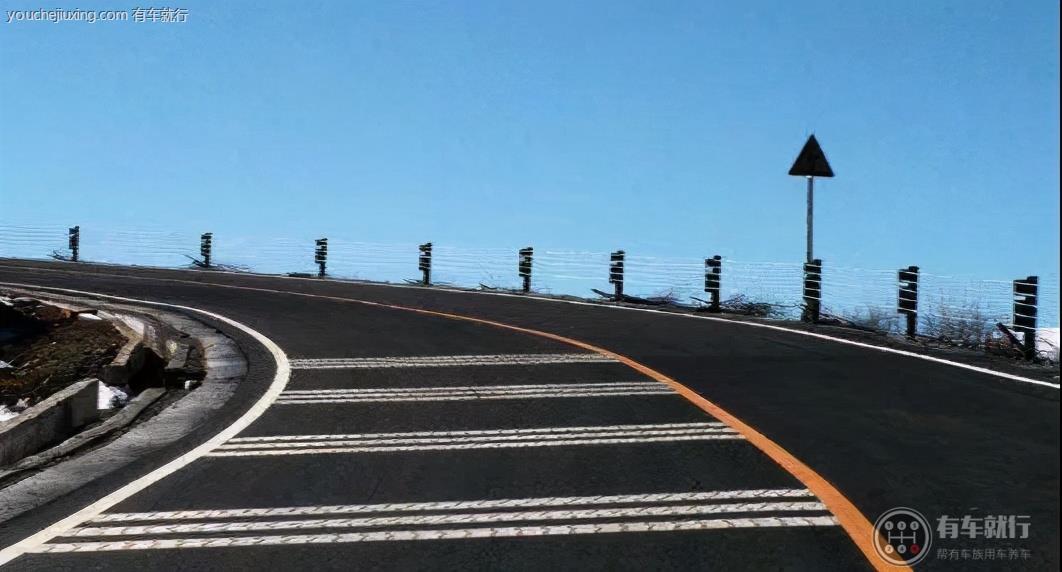 高速路上的标志标识