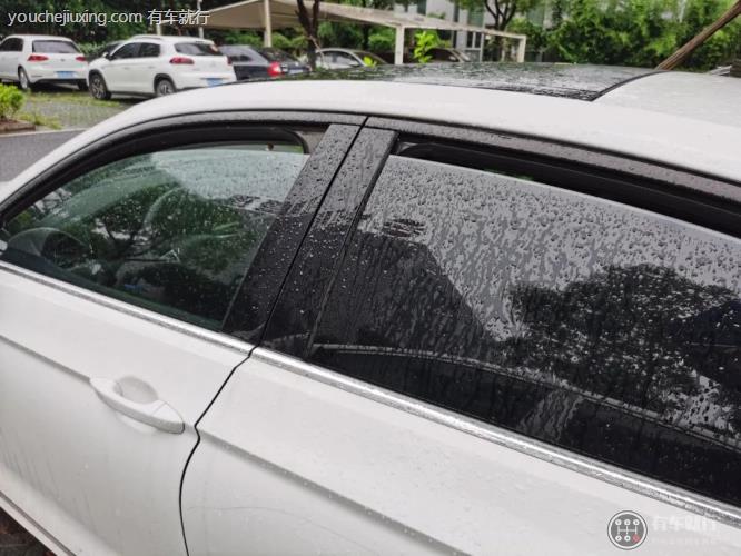 车一直开着空调不熄火,在车上睡觉可以吗