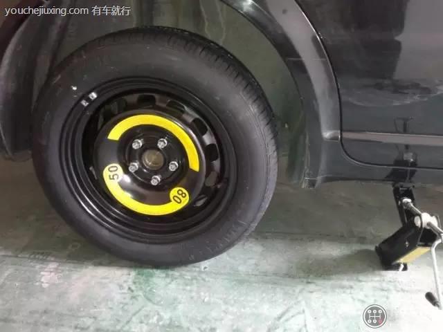 如何更换汽车轮胎