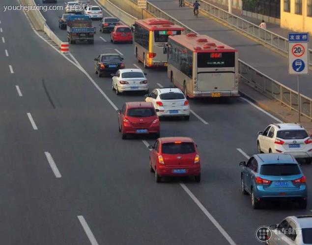 占用对面车道 穿插等候车辆扣几分