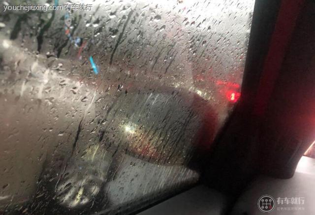 车窗外起雾怎么办