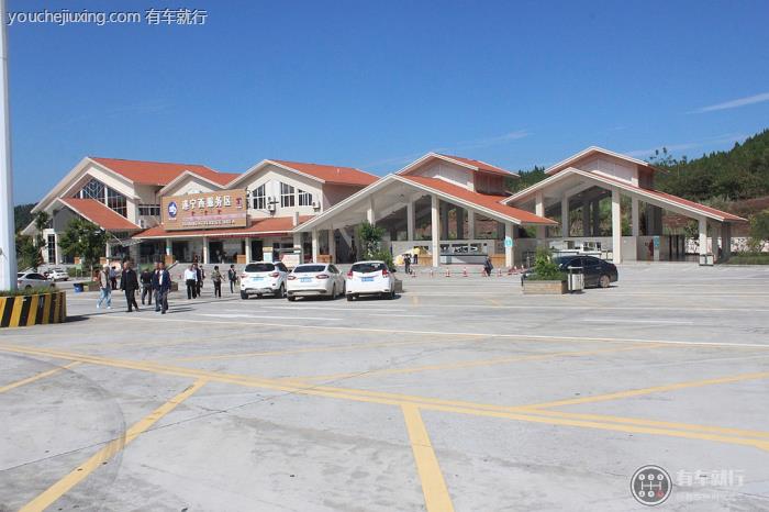 高速几公里有服务区