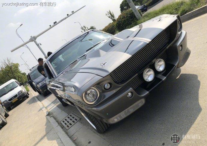 也平凡季凡开的车是什么车